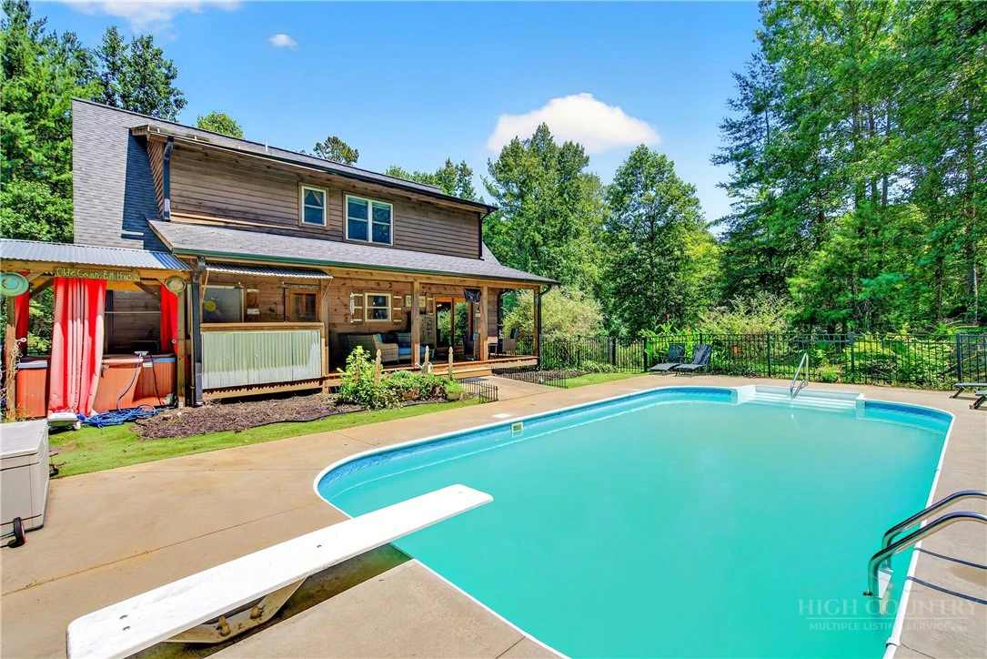 Image number 18 for the current listing