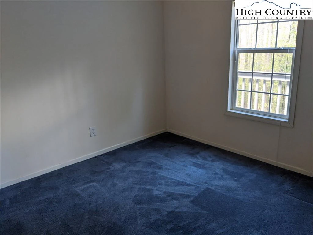 Image number 12 for the current listing