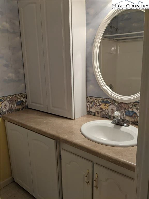 Image number 11 for the current listing