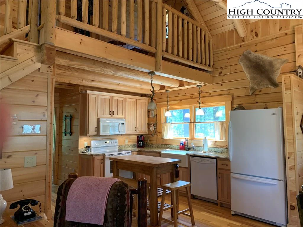 Image number 4 for the current listing