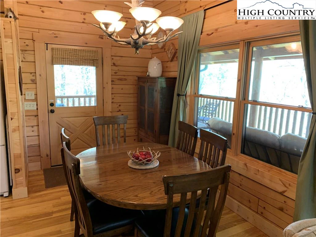 Image number 6 for the current listing