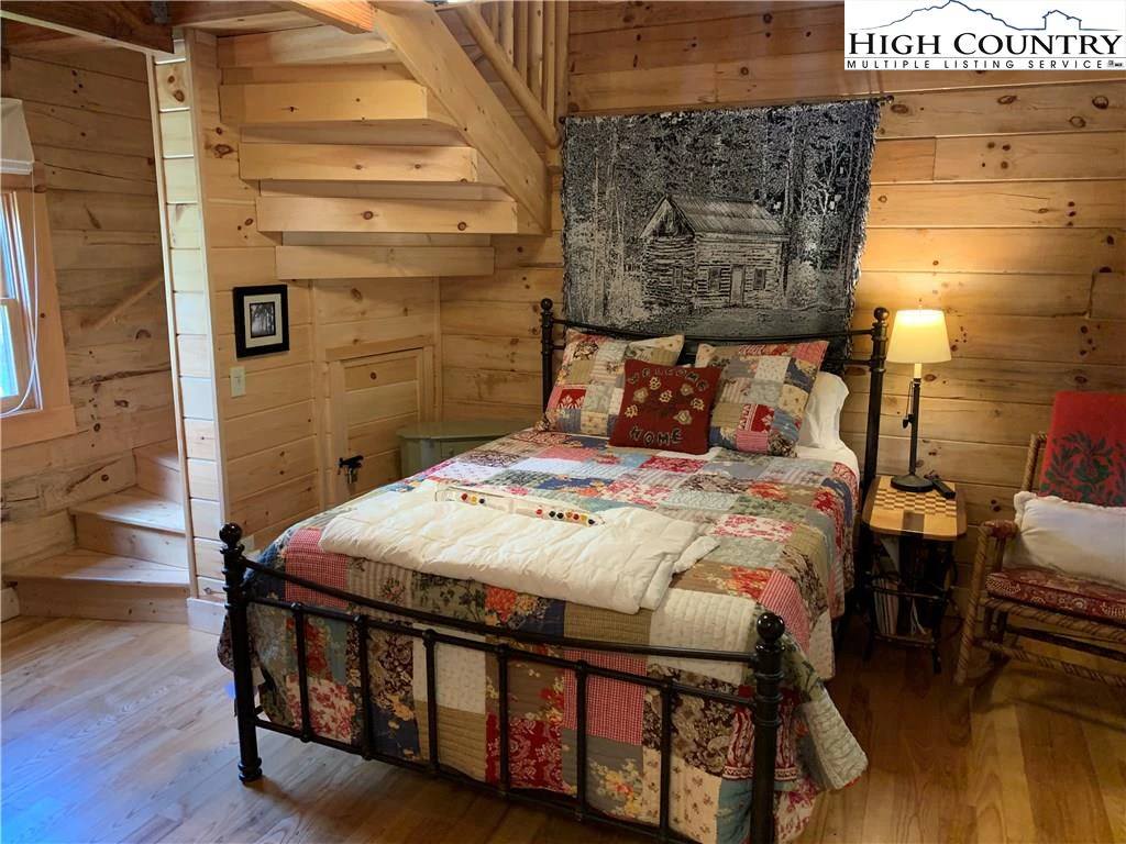 Image number 9 for the current listing