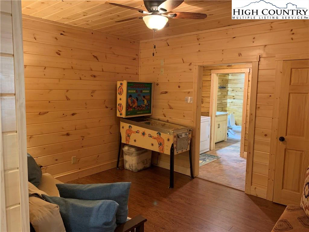 Image number 2 for the current listing