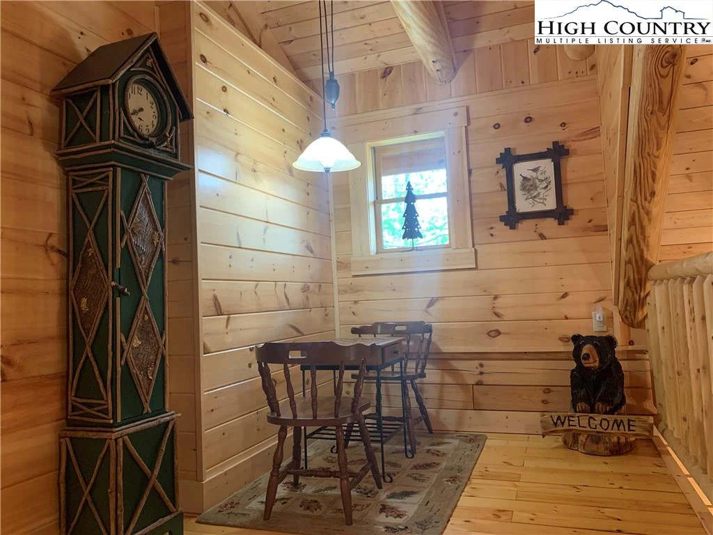 Image number 21 for the current listing