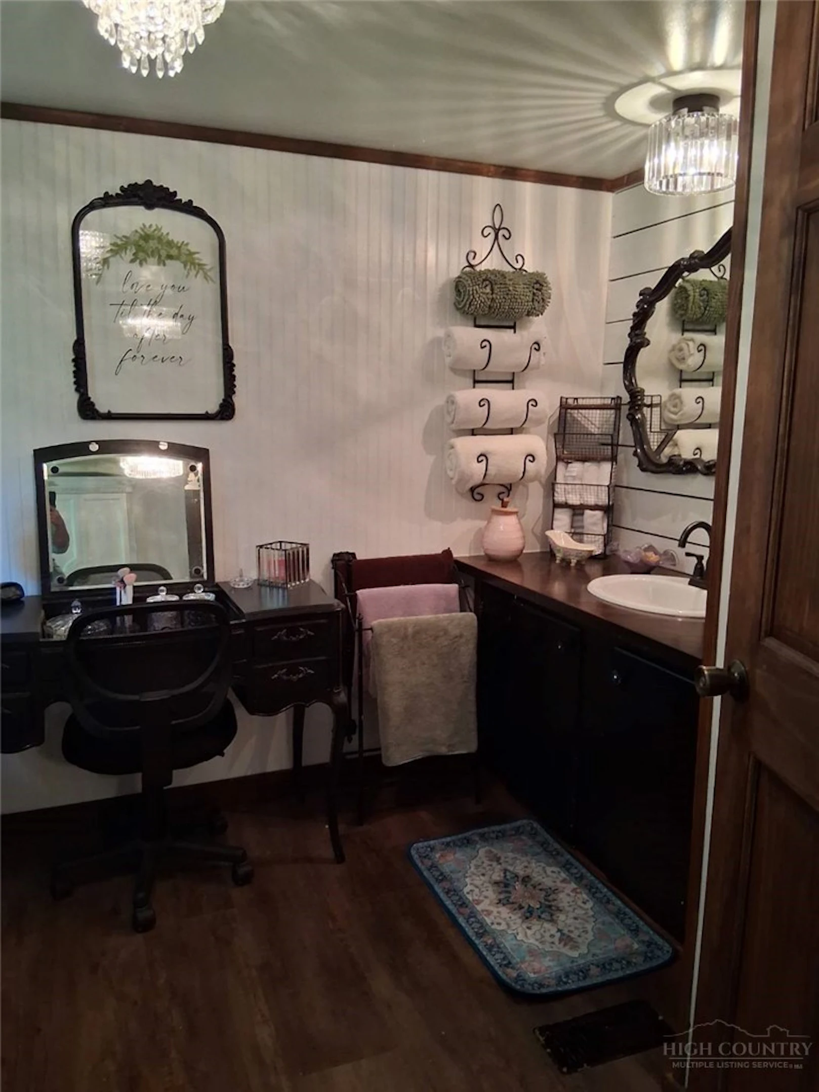 Image number 15 for the current listing