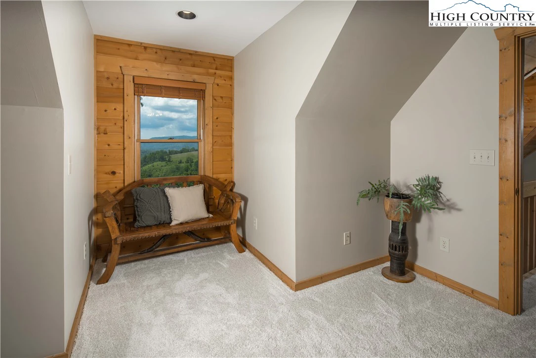 Image number 6 for the current listing