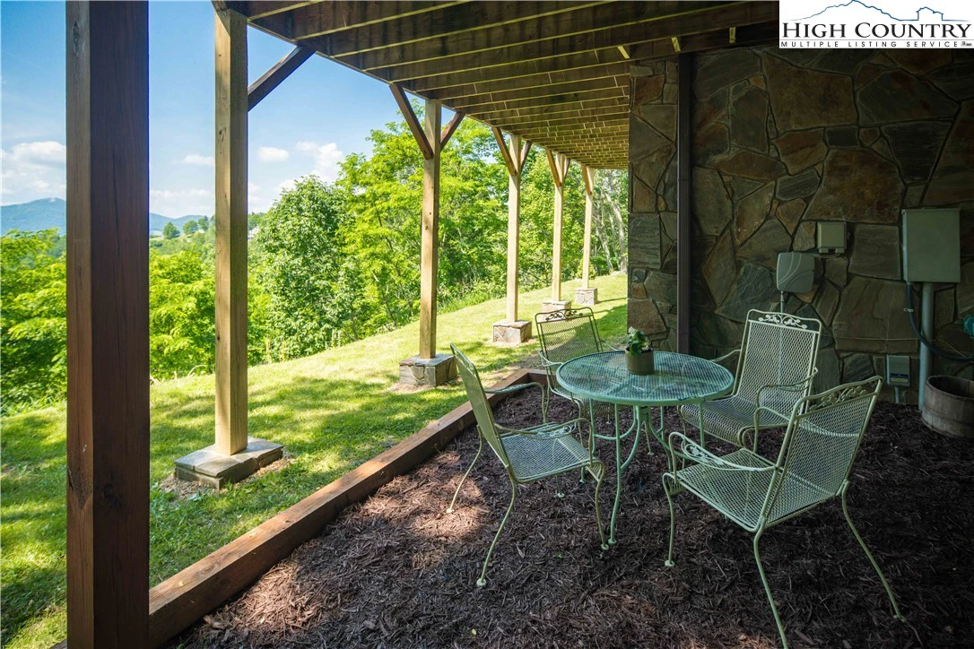 Image number 19 for the current listing