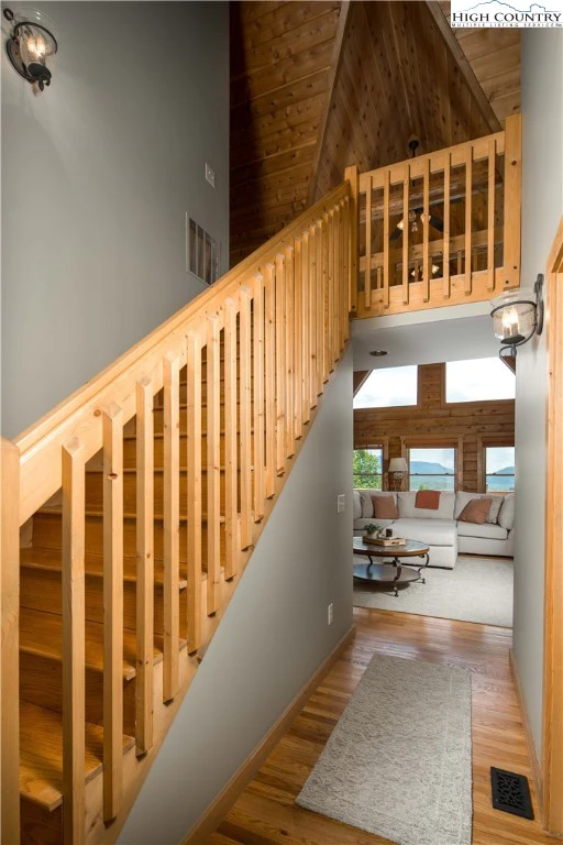 Image number 5 for the current listing