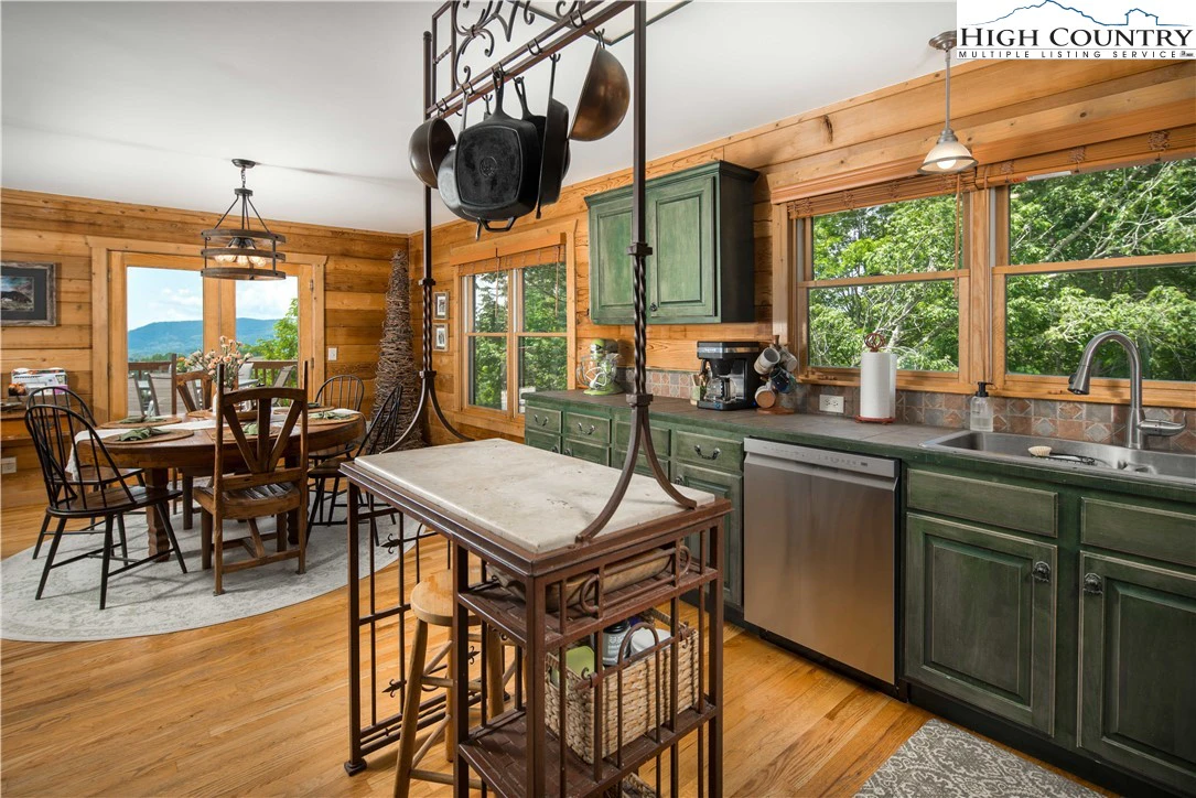 Image number 14 for the current listing