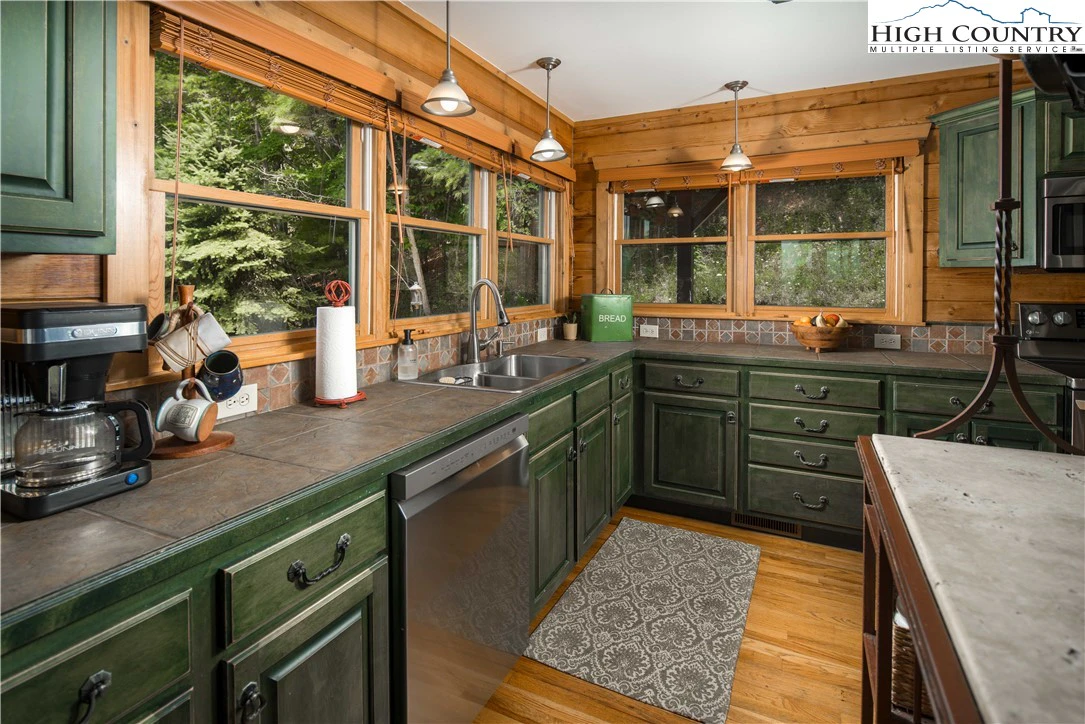 Image number 2 for the current listing