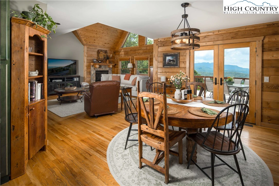 Image number 4 for the current listing