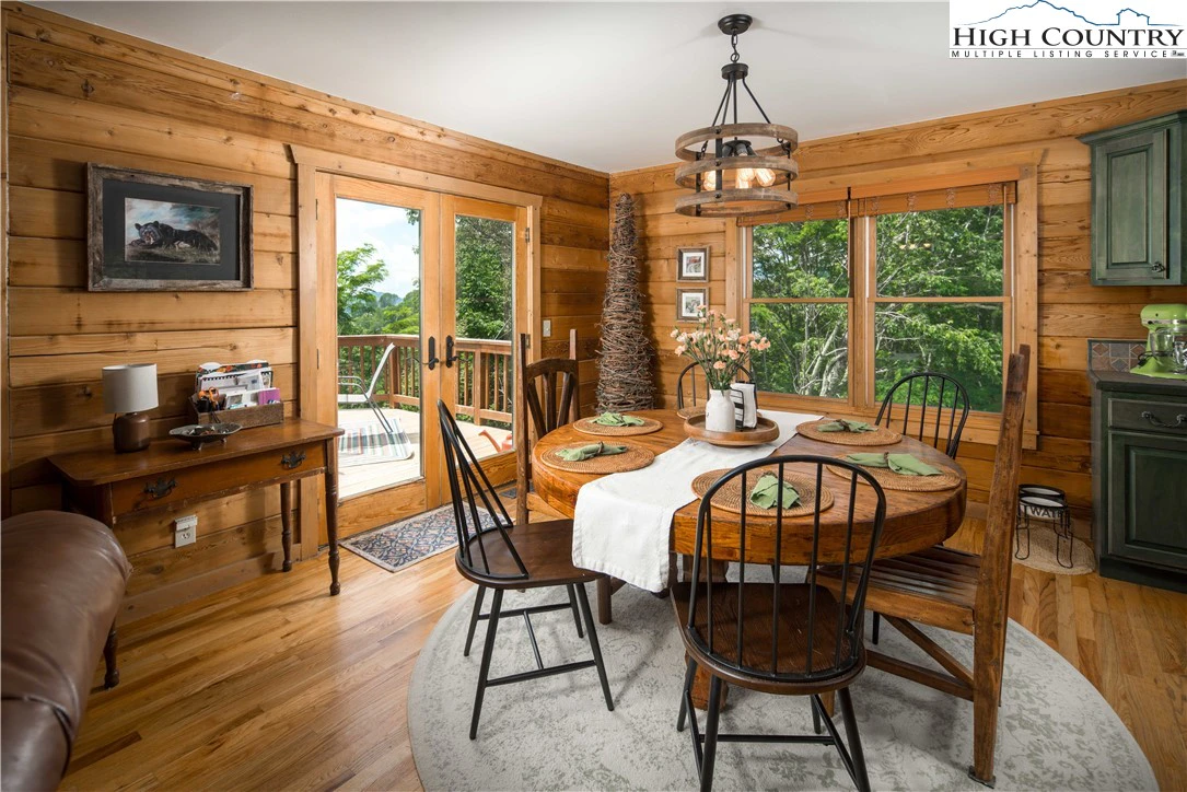 Image number 1 for the current listing