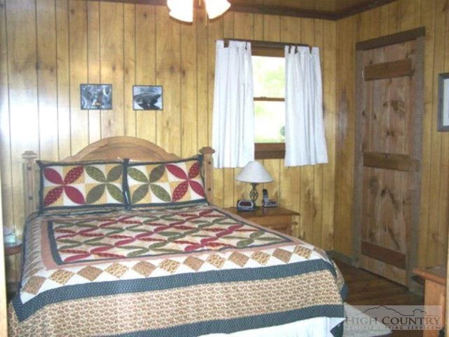 Image number 7 for the current listing