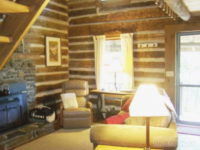 Image number 16 for the current listing