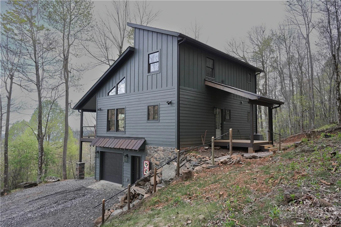 Image number 1 for the current listing