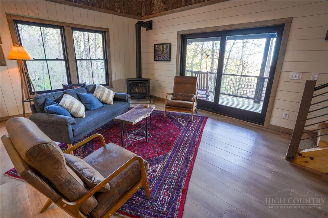 Image number 6 for the current listing