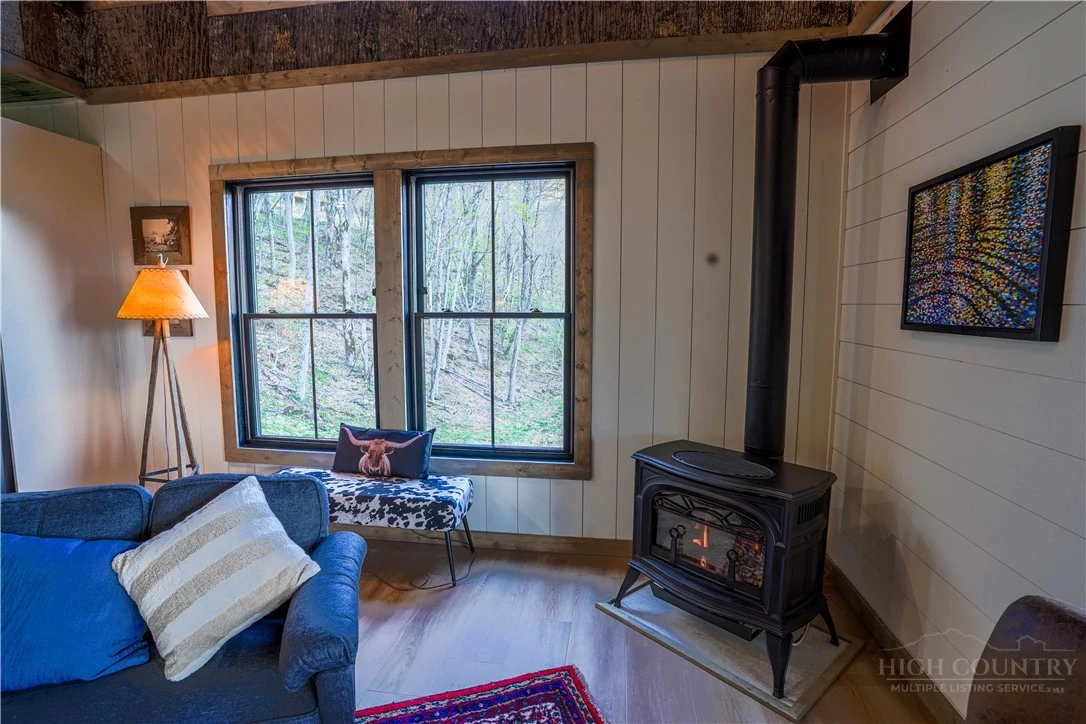 Image number 8 for the current listing
