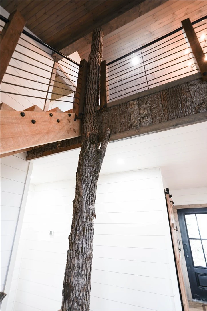 Image number 11 for the current listing