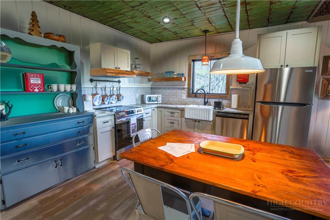 Image number 13 for the current listing