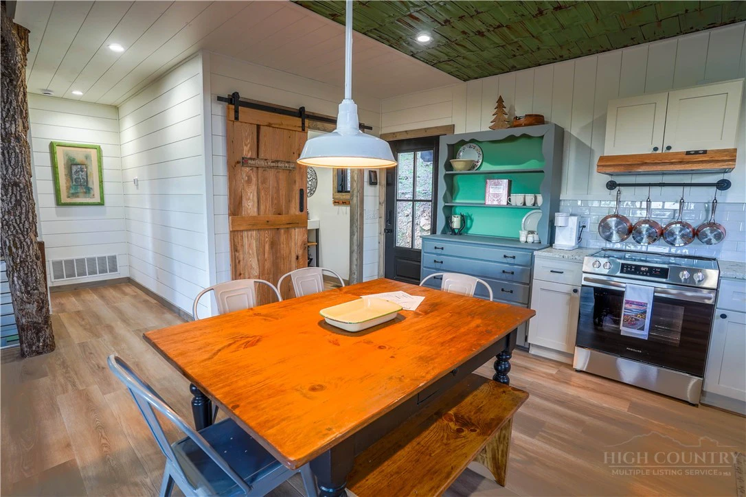 Image number 18 for the current listing