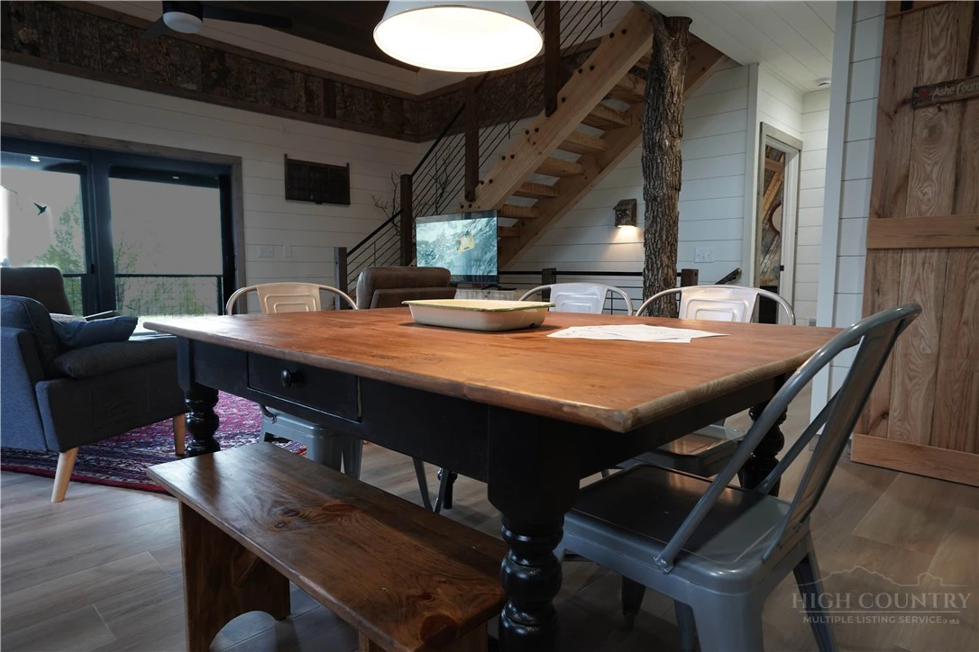 Image number 19 for the current listing