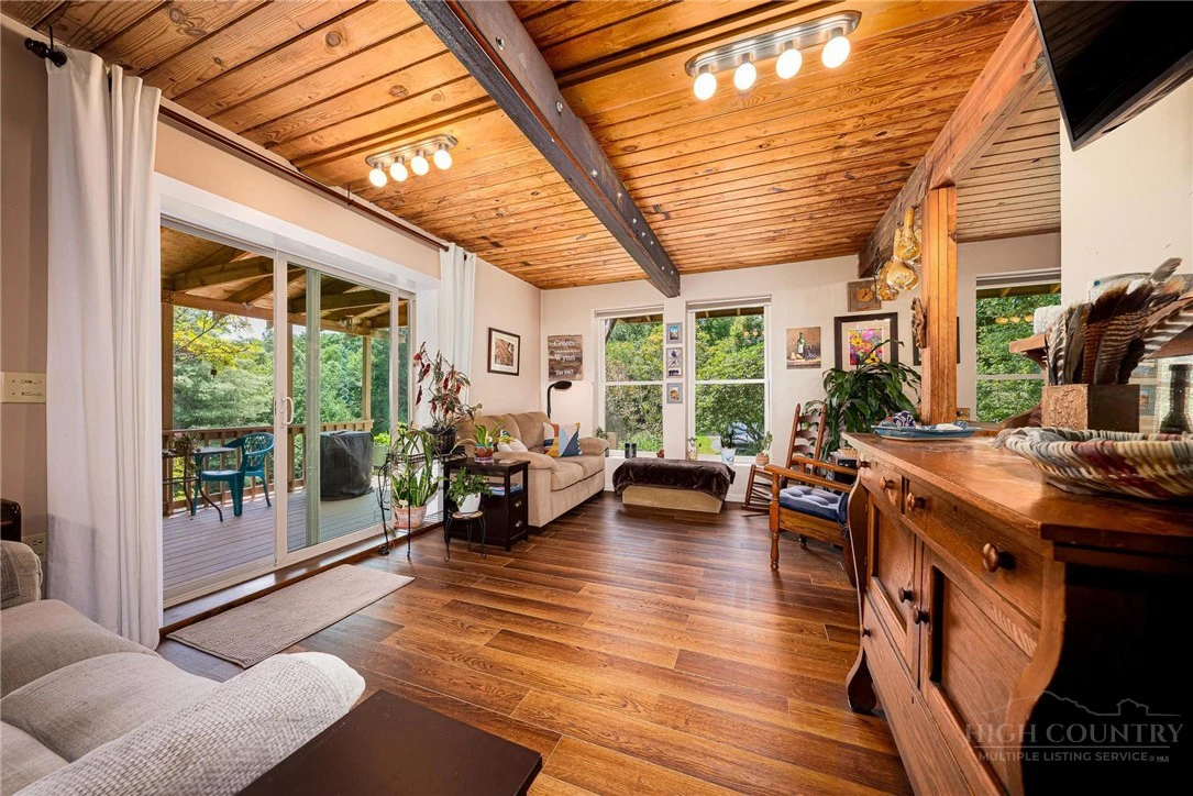 Image number 7 for the current listing