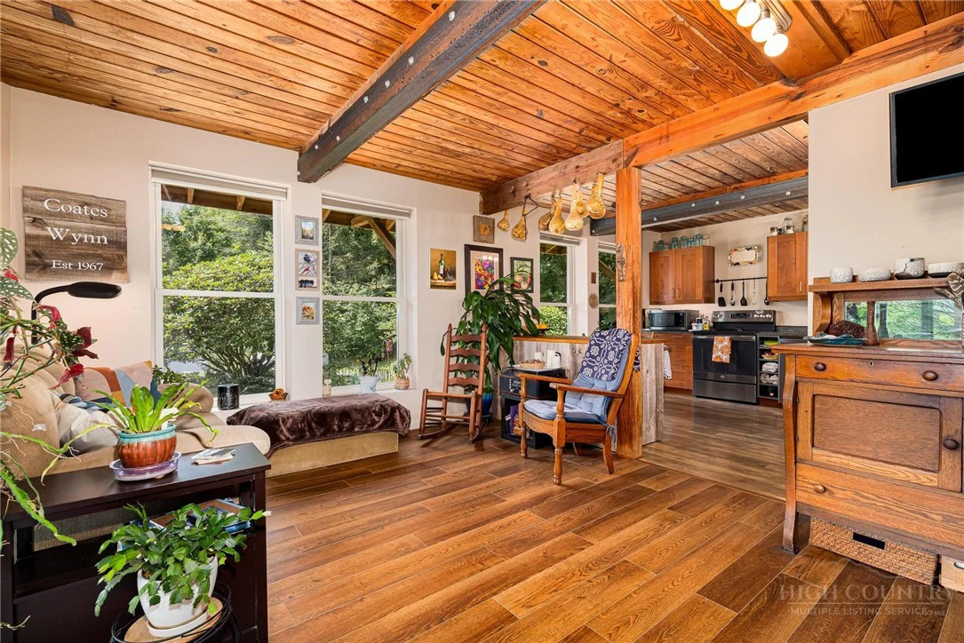 Image number 8 for the current listing