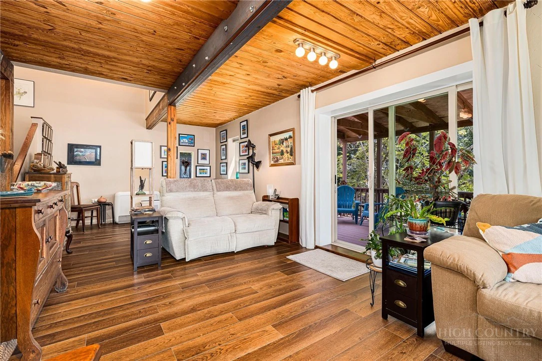 Image number 9 for the current listing