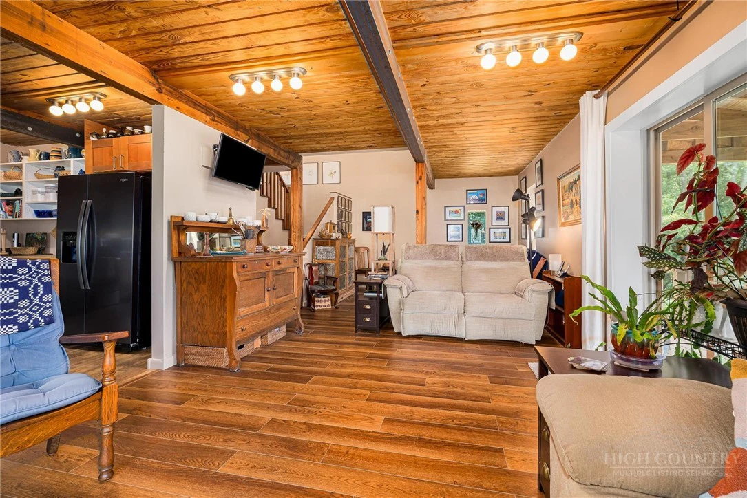 Image number 10 for the current listing