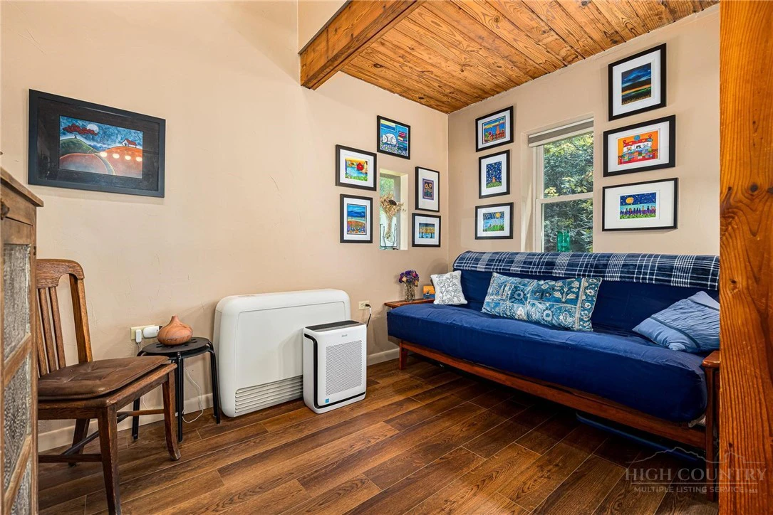 Image number 11 for the current listing