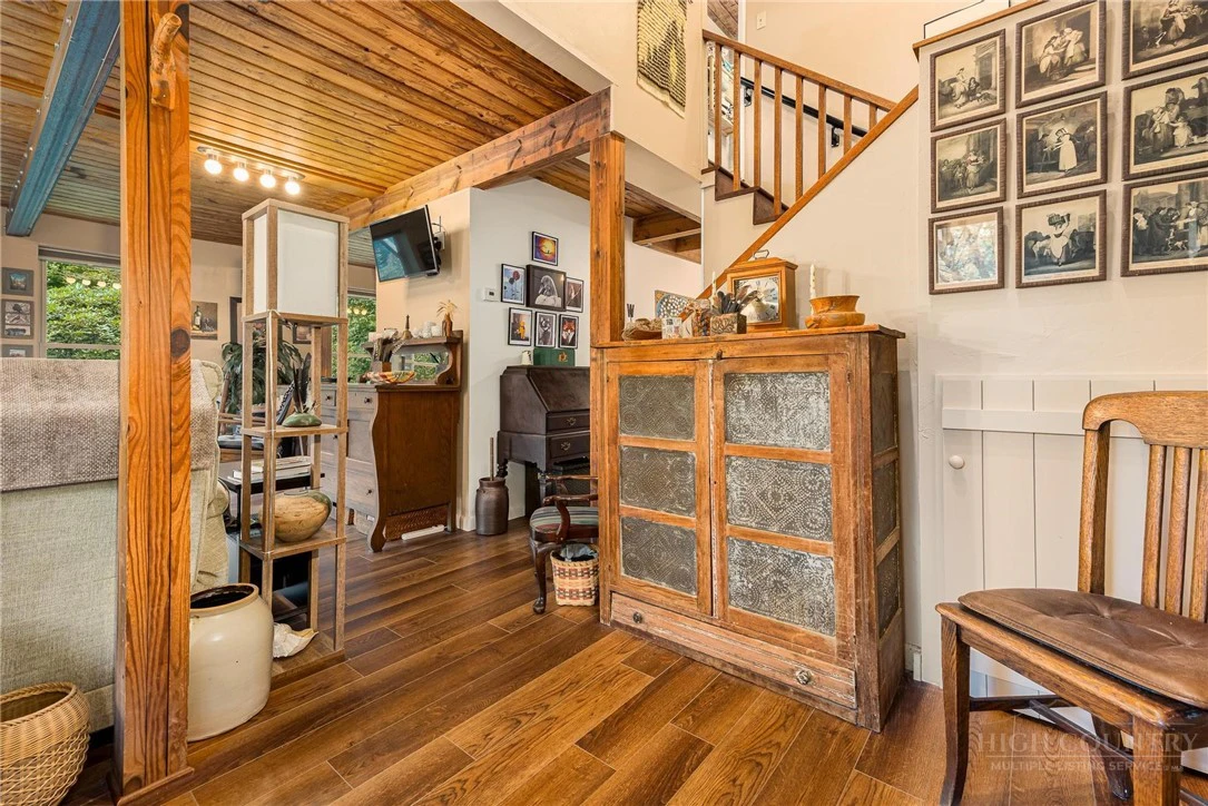Image number 12 for the current listing