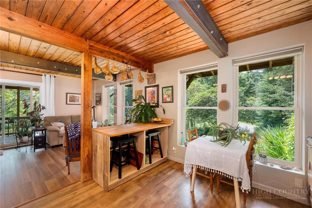 Image number 14 for the current listing