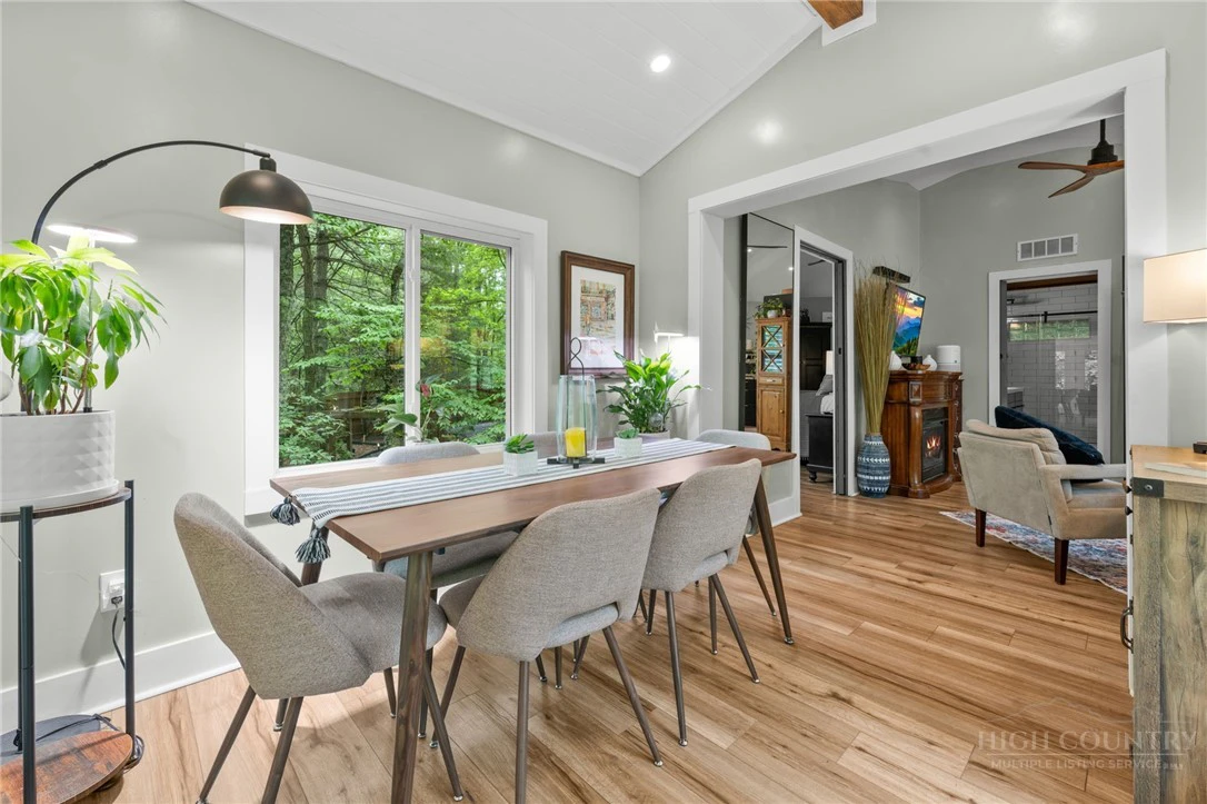 Image number 5 for the current listing