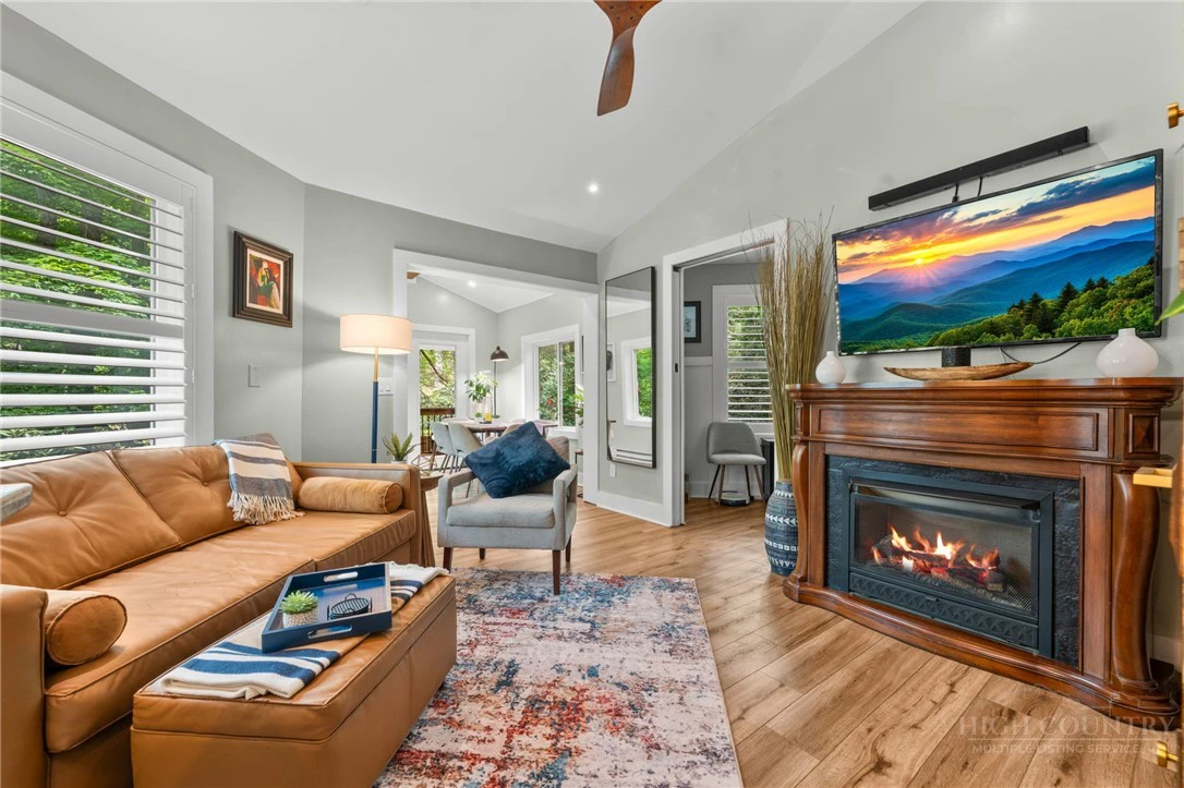 Image number 6 for the current listing