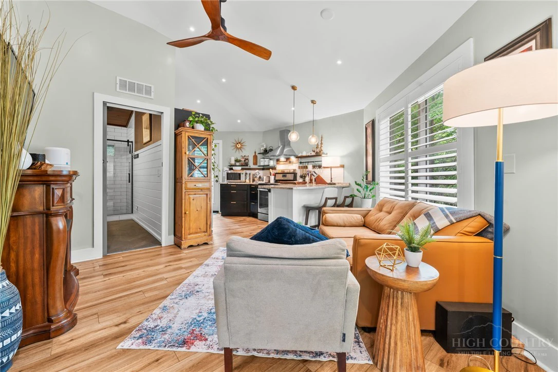 Image number 7 for the current listing