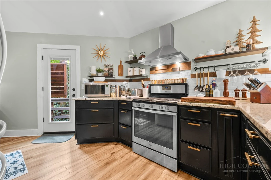 Image number 12 for the current listing