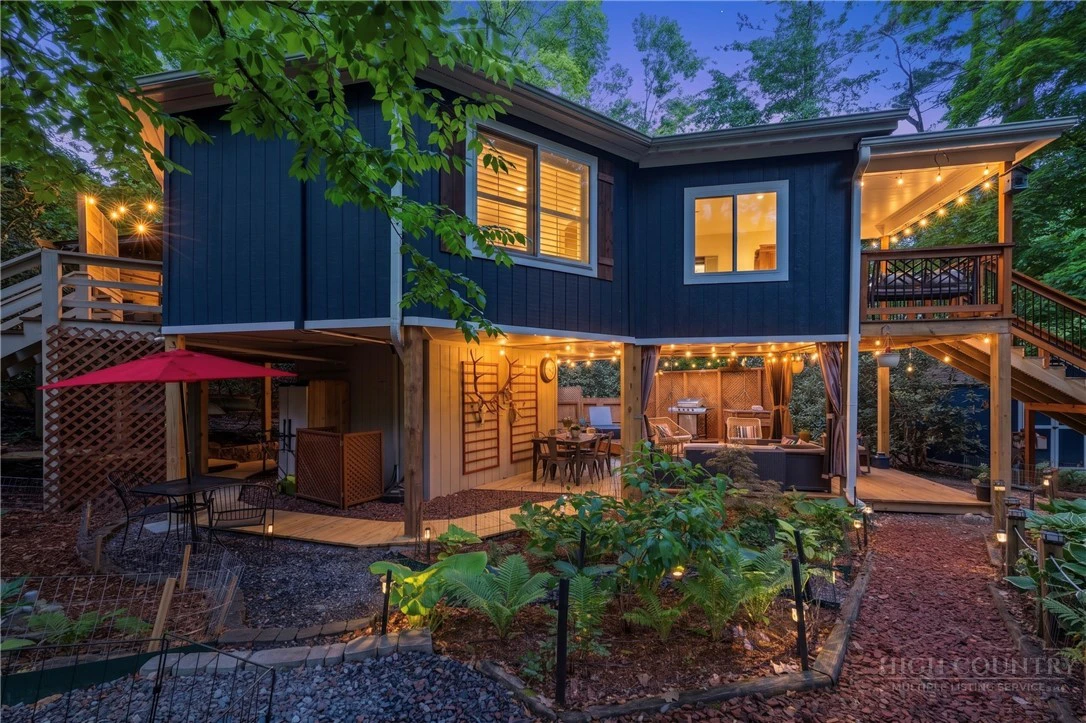 Image number 1 for the current listing