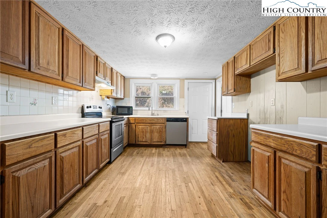 Image number 6 for the current listing