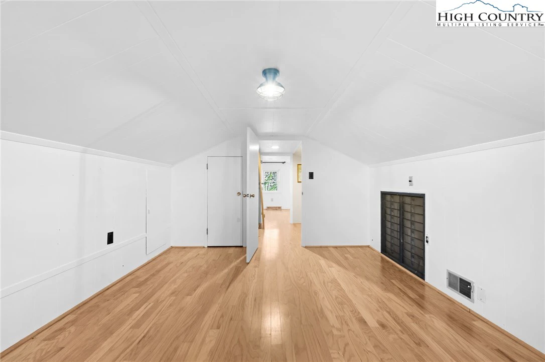 Image number 3 for the current listing