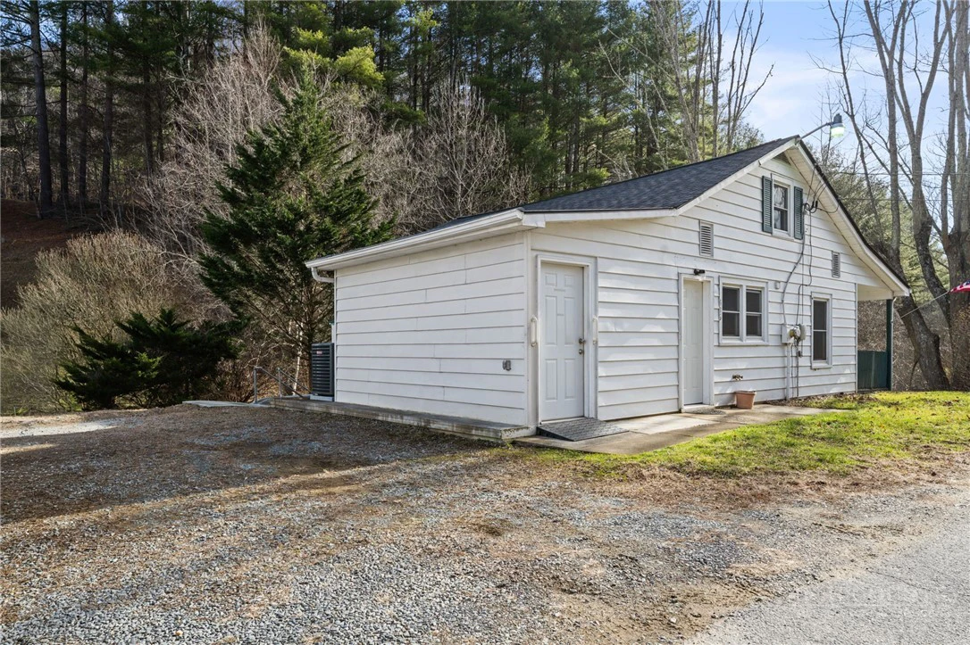 Image number 5 for the current listing