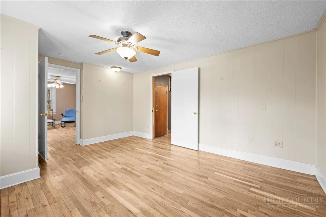 Image number 10 for the current listing