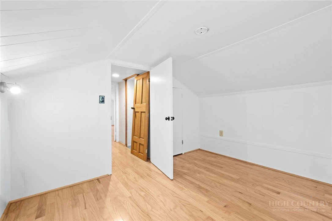Image number 12 for the current listing