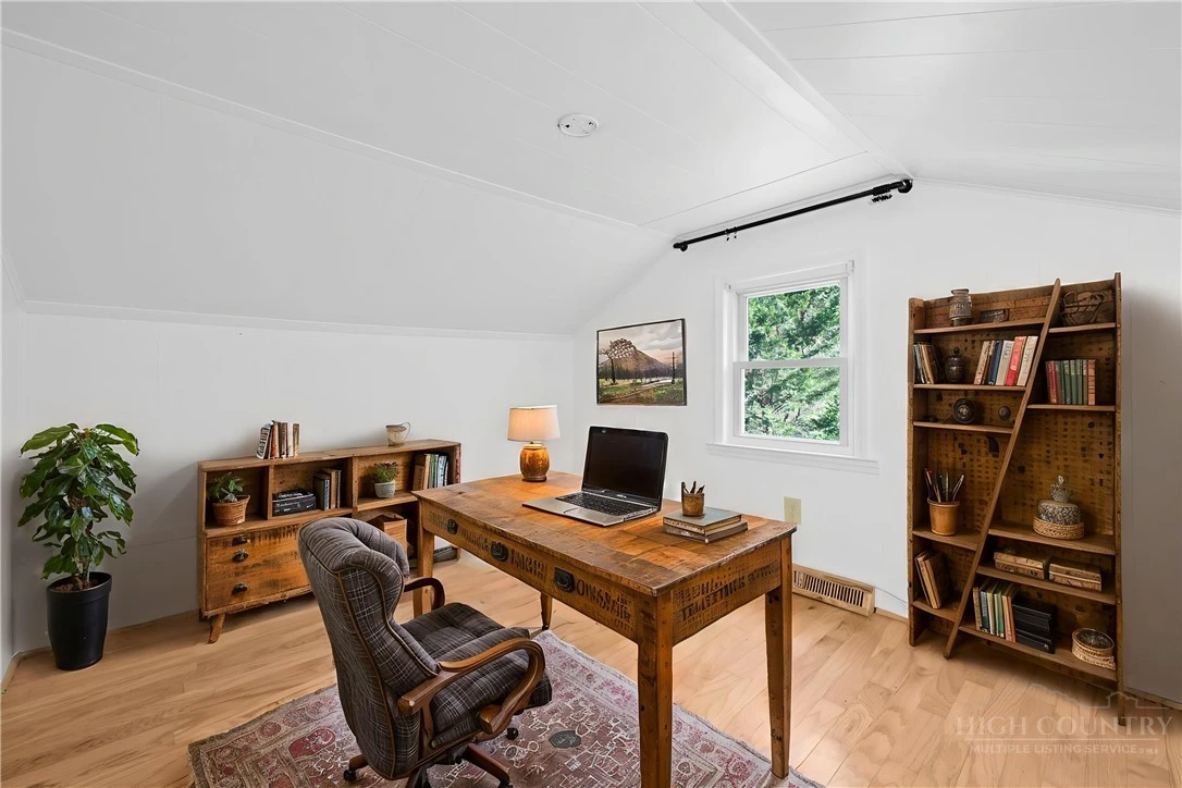 Image number 13 for the current listing