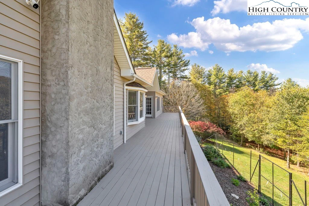 Image number 9 for the current listing