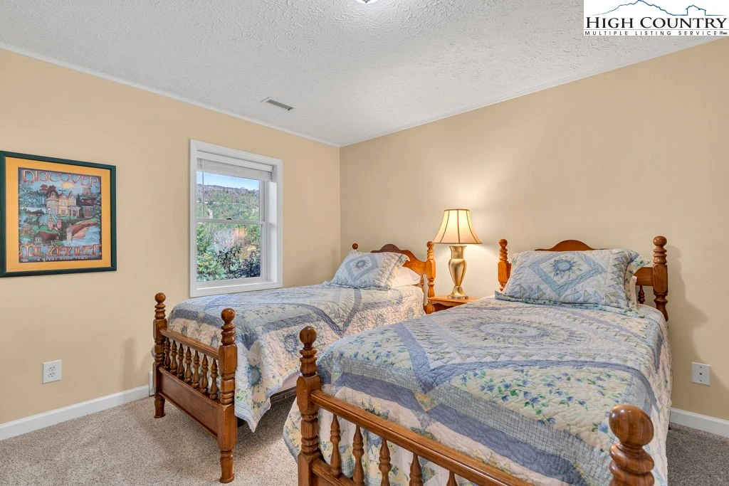 Image number 2 for the current listing
