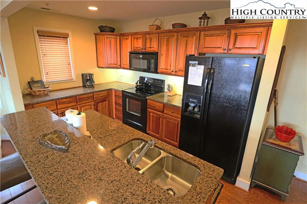 Image number 3 for the current listing