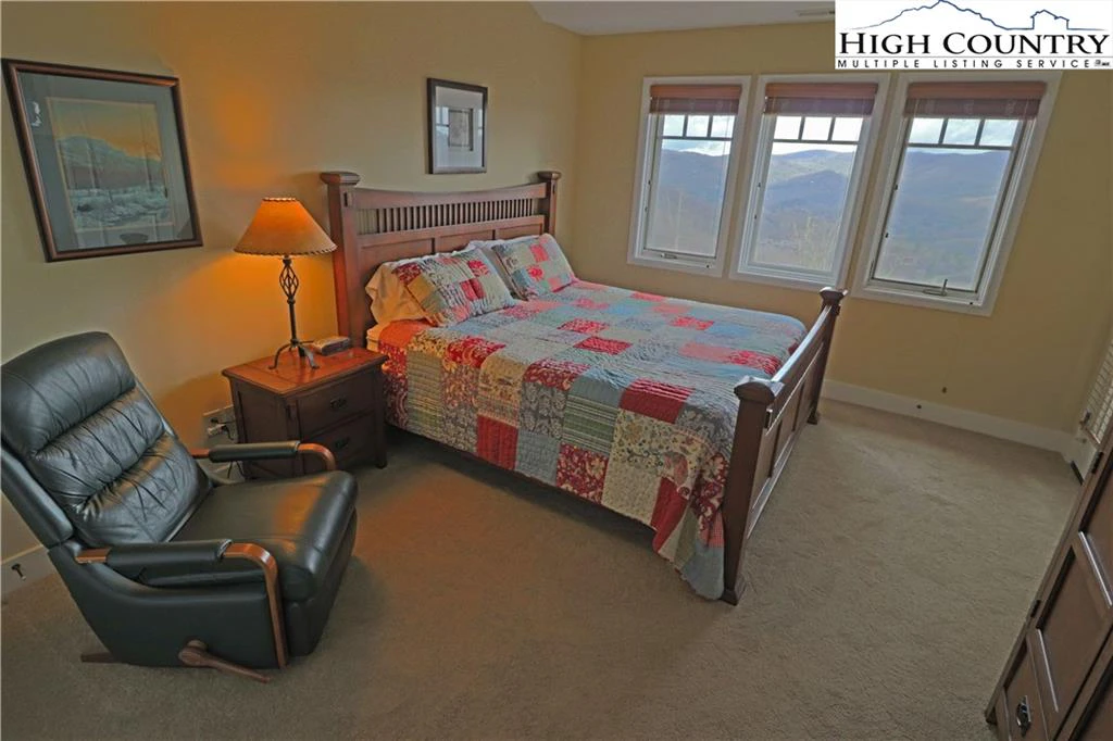 Image number 7 for the current listing