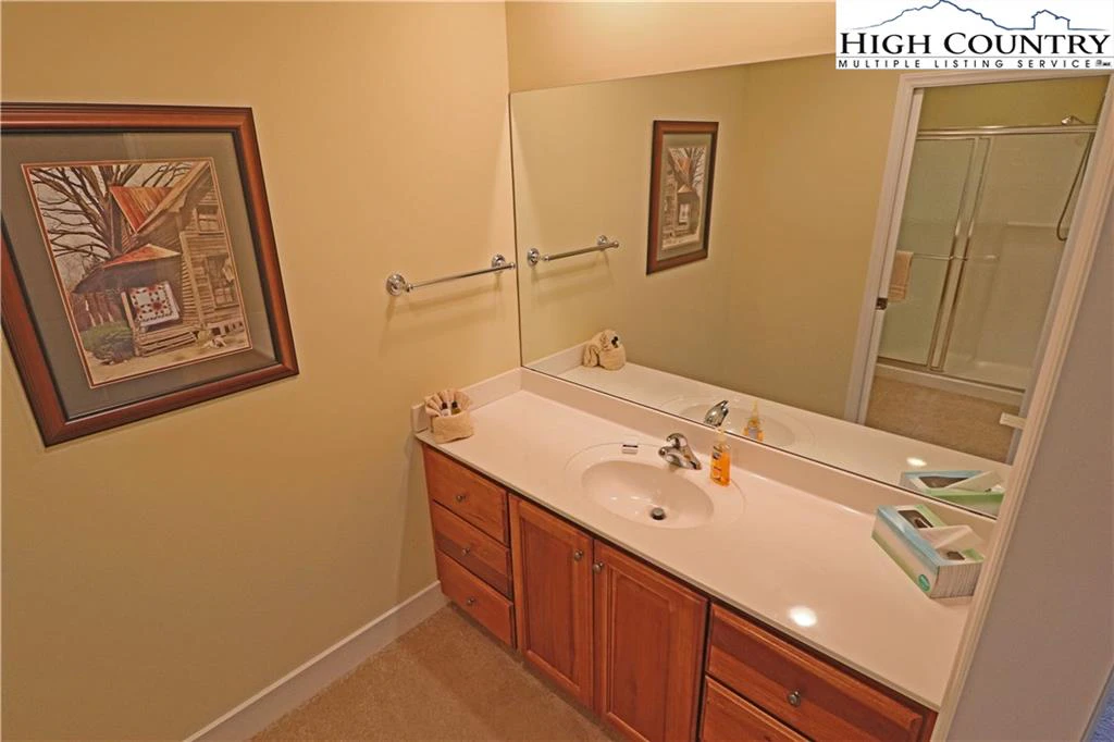Image number 8 for the current listing