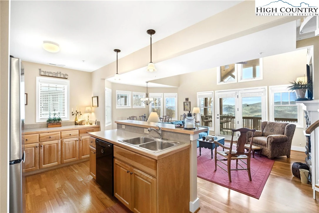 Image number 1 for the current listing