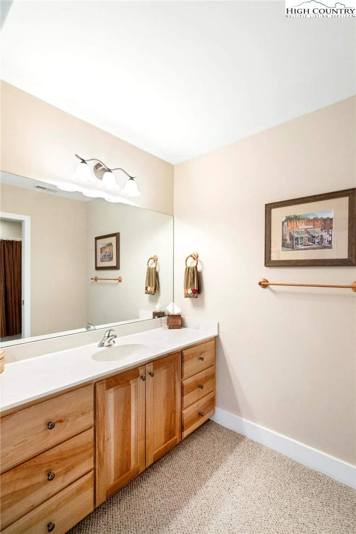 Image number 3 for the current listing
